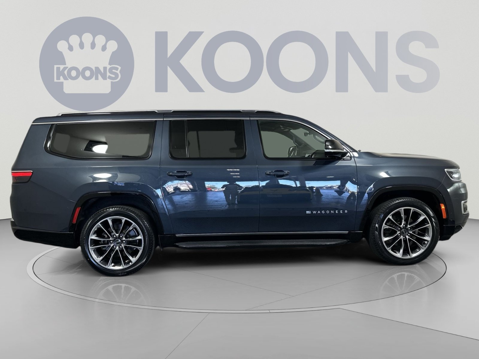 Used 2023 Jeep Wagoneer L Series II w/ Premium Group I AWD/4WD image 8