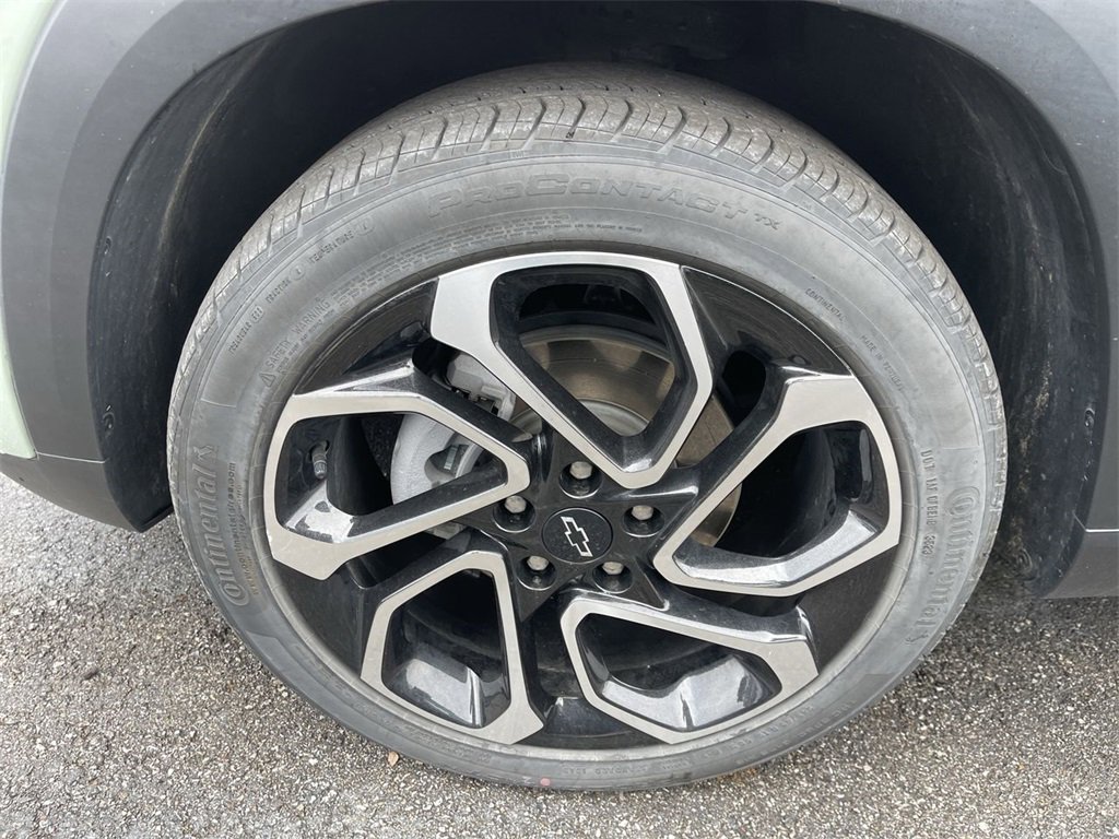 Used 2024 Chevrolet Trax RS w/ Sunroof Package image 2