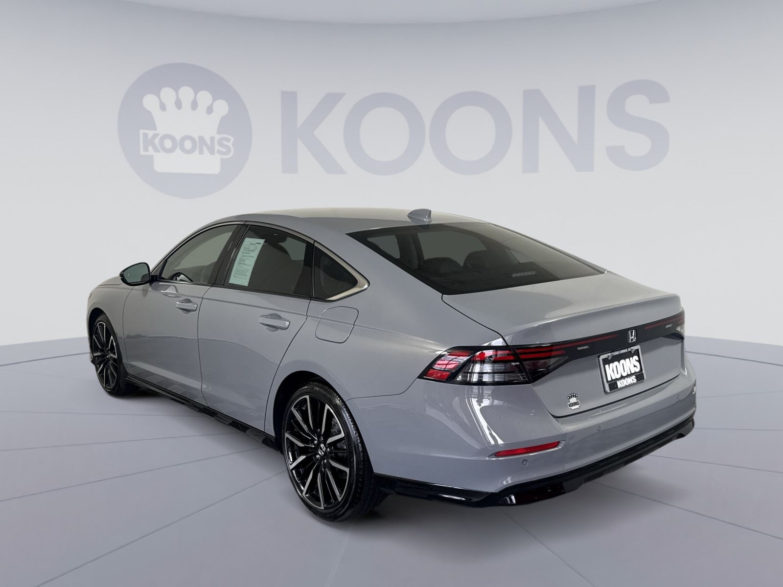 Used 2025 Honda Accord Touring image 4