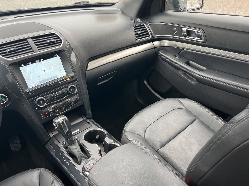 Used 2018 Ford Explorer XLT w/ Equipment Group 202A image 25