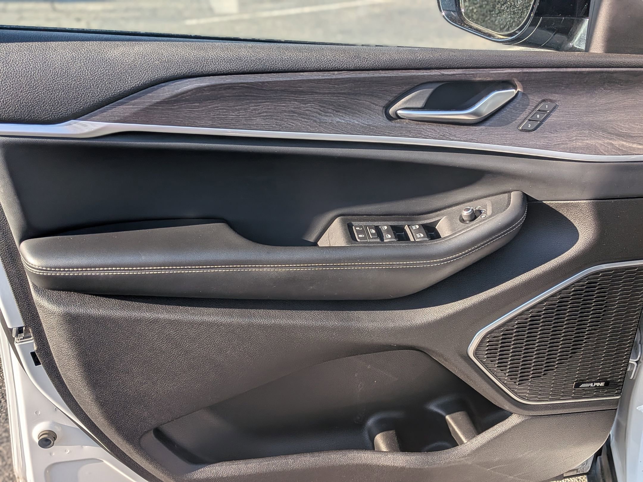 Used 2022 Jeep Grand Cherokee L Limited image 14