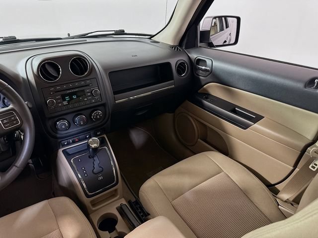 Used 2014 Jeep Patriot Latitude w/ Sun/Sound Group AWD/4WD image 27