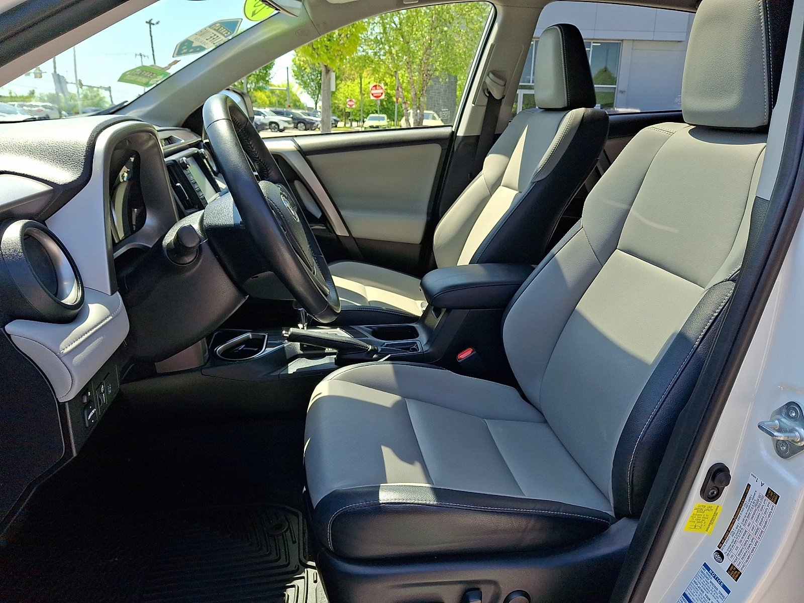 Used 2018 Toyota RAV4 Limited w/ Advanced Technology Package AWD/4WD image 13
