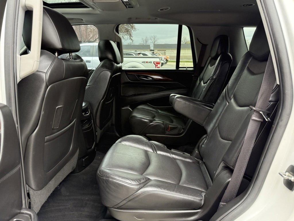 Used 2017 Cadillac Escalade Luxury image 16
