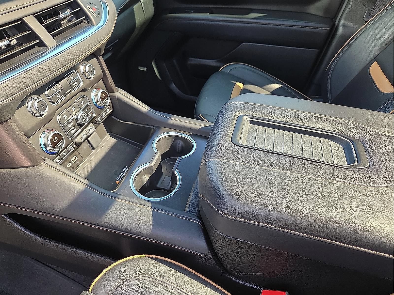 Certified 2024 GMC Yukon AT4 w/ Technology Package AWD/4WD image 10