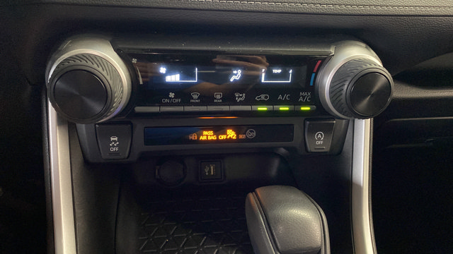 Used 2023 Toyota RAV4 LE AWD/4WD image 17