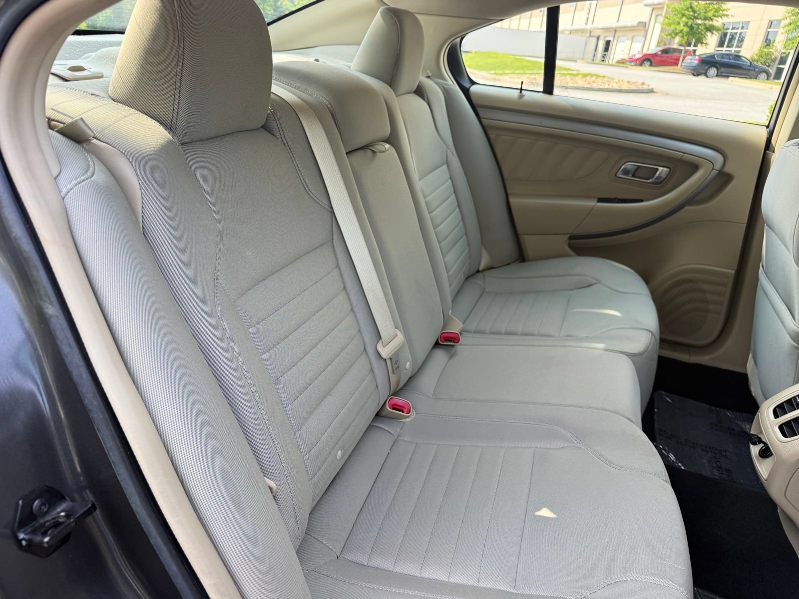 Used 2016 Ford Taurus SE FWD image 41