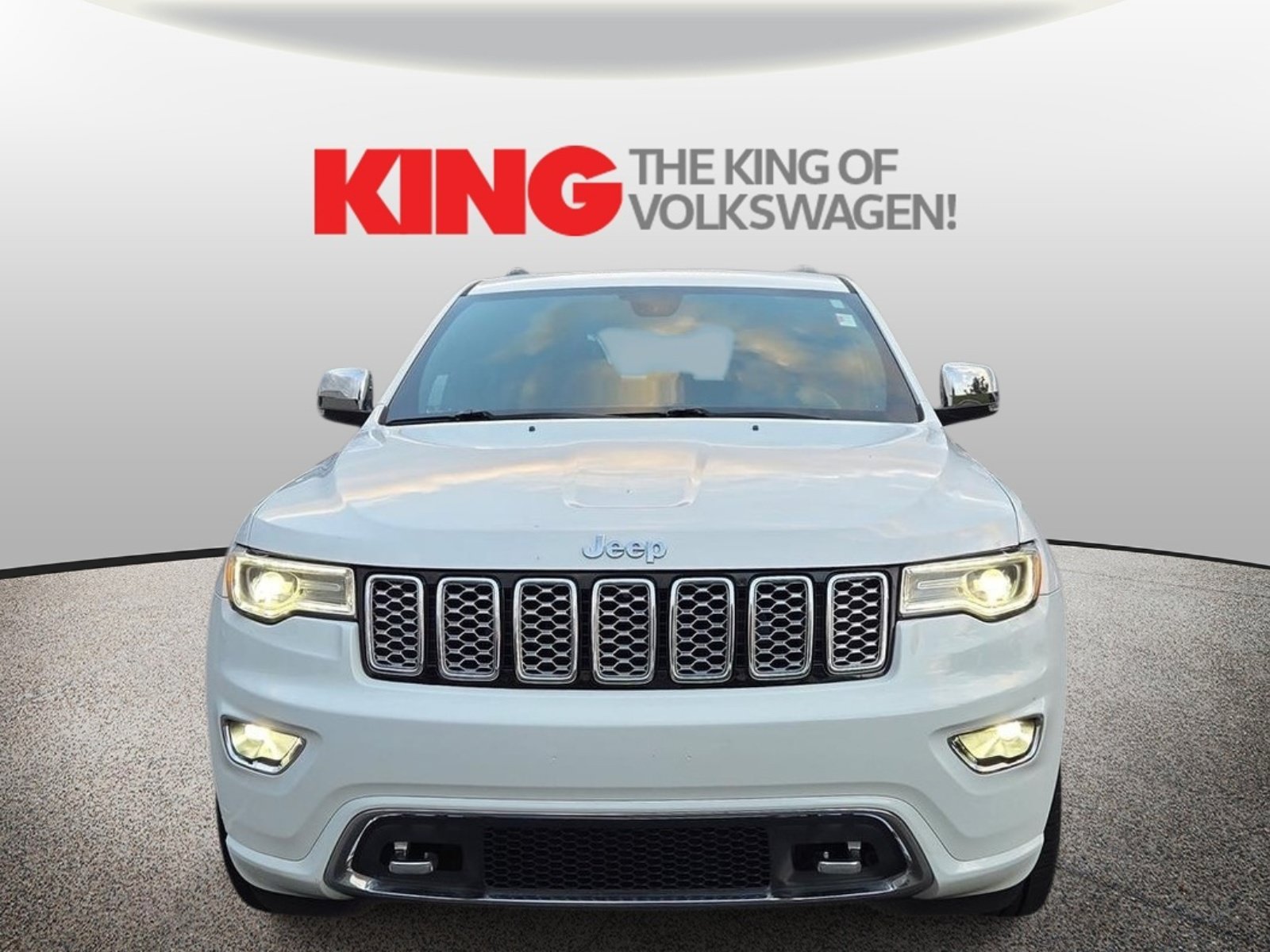 Used 2018 Jeep Grand Cherokee Overland AWD/4WD image 9