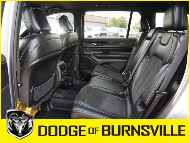 Used 2024 Jeep Grand Cherokee L Laredo AWD/4WD image 16