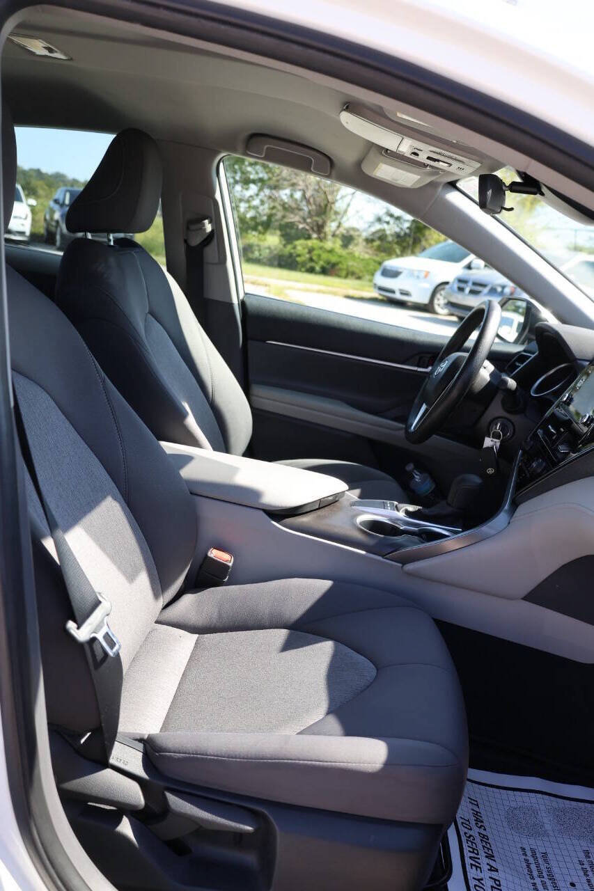 Used 2022 Toyota Camry LE FWD image 15