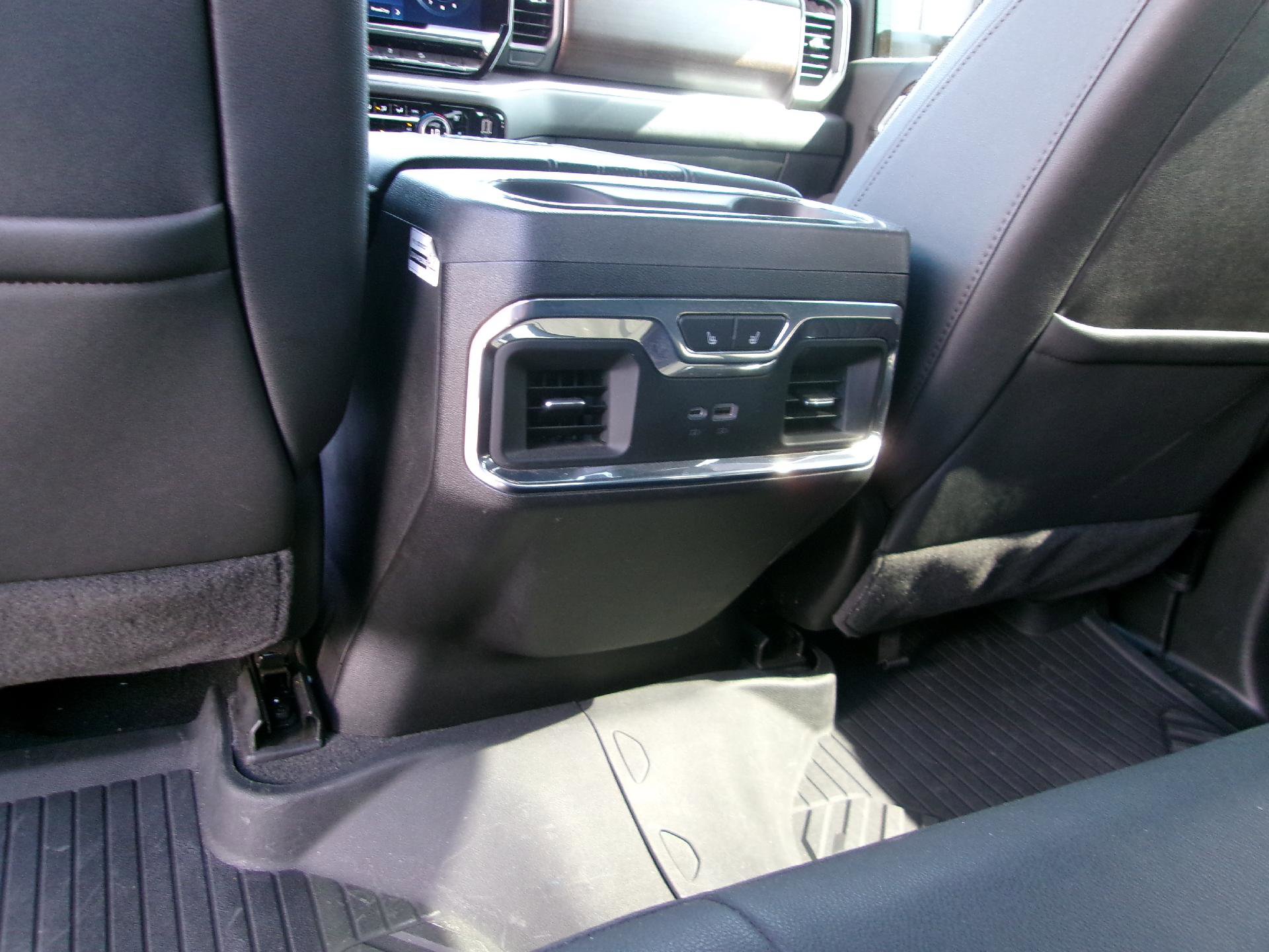 Used 2025 Chevrolet Silverado 2500 High Country w/ High Country Premium Package AWD/4WD image 15