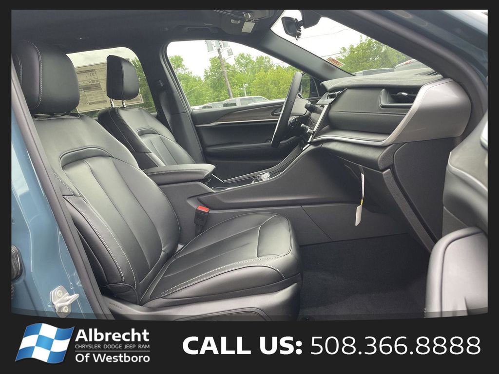New 2026 Jeep Grand Cherokee Limited AWD/4WD image 16