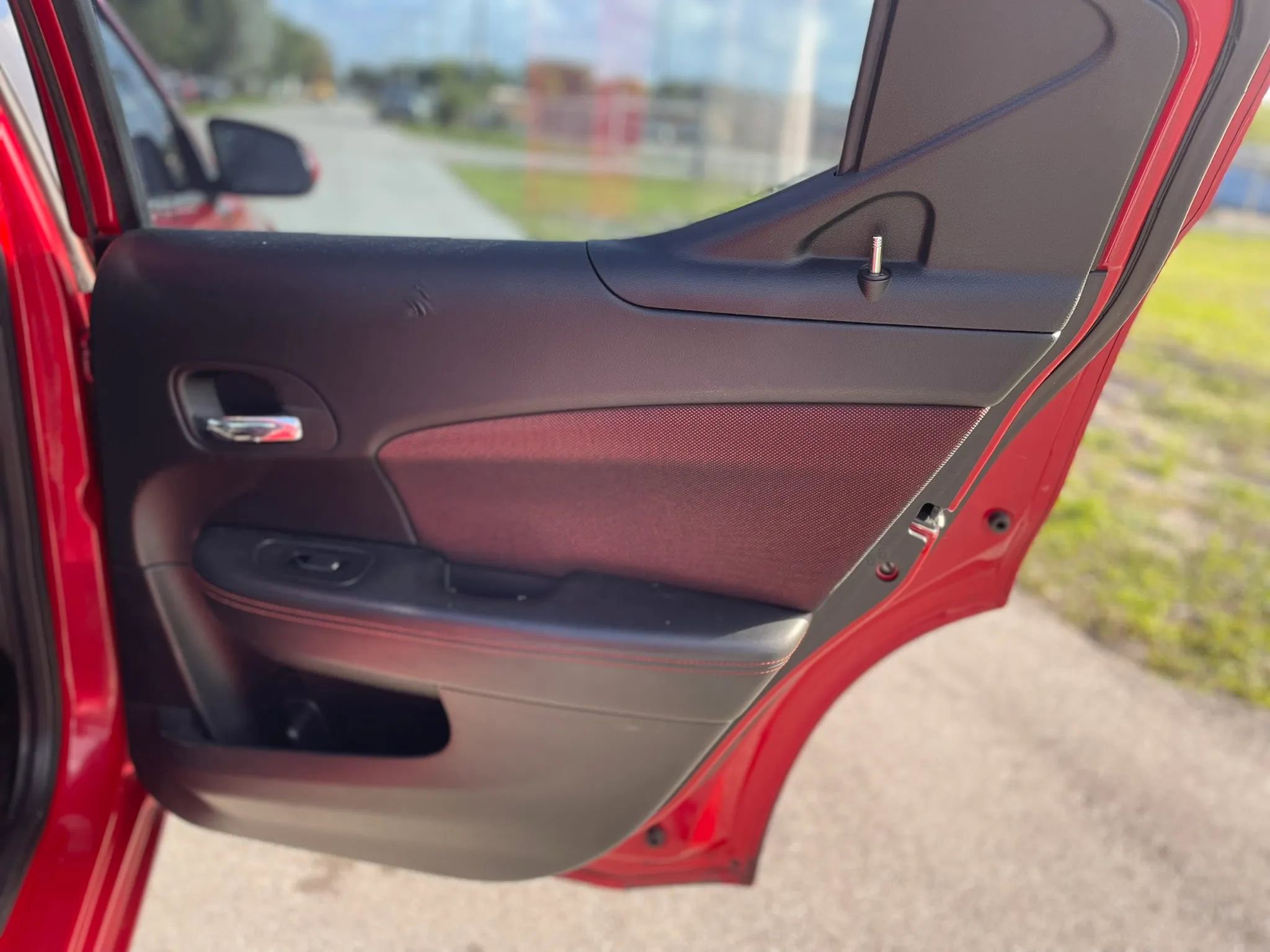 Used 2011 Dodge Avenger FWD image 30