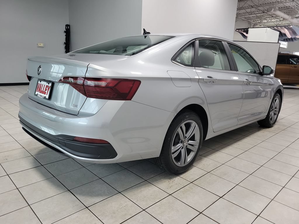 Used 2023 Volkswagen Jetta SE w/ Panoramic Sunroof Package FWD image 12
