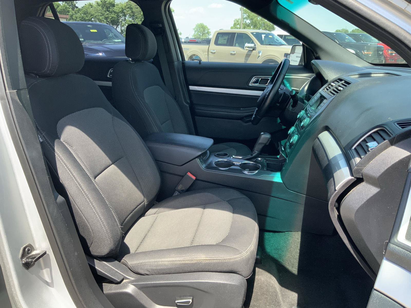 Used 2017 Ford Explorer XLT FWD image 51