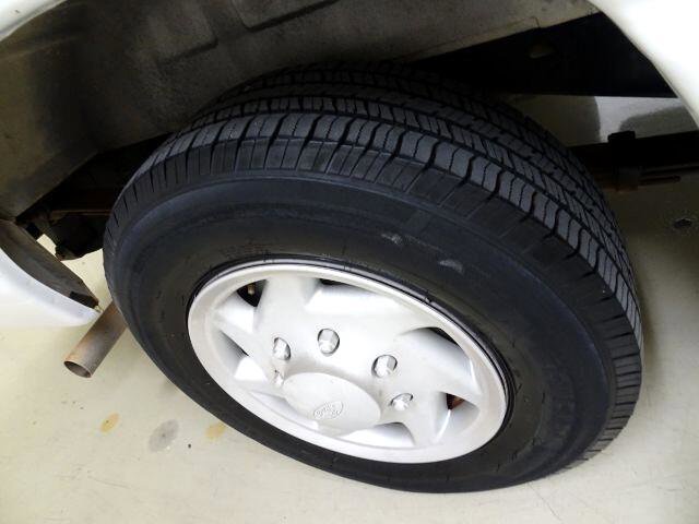 Used 2009 Ford E-150 and Econoline 150 image 9