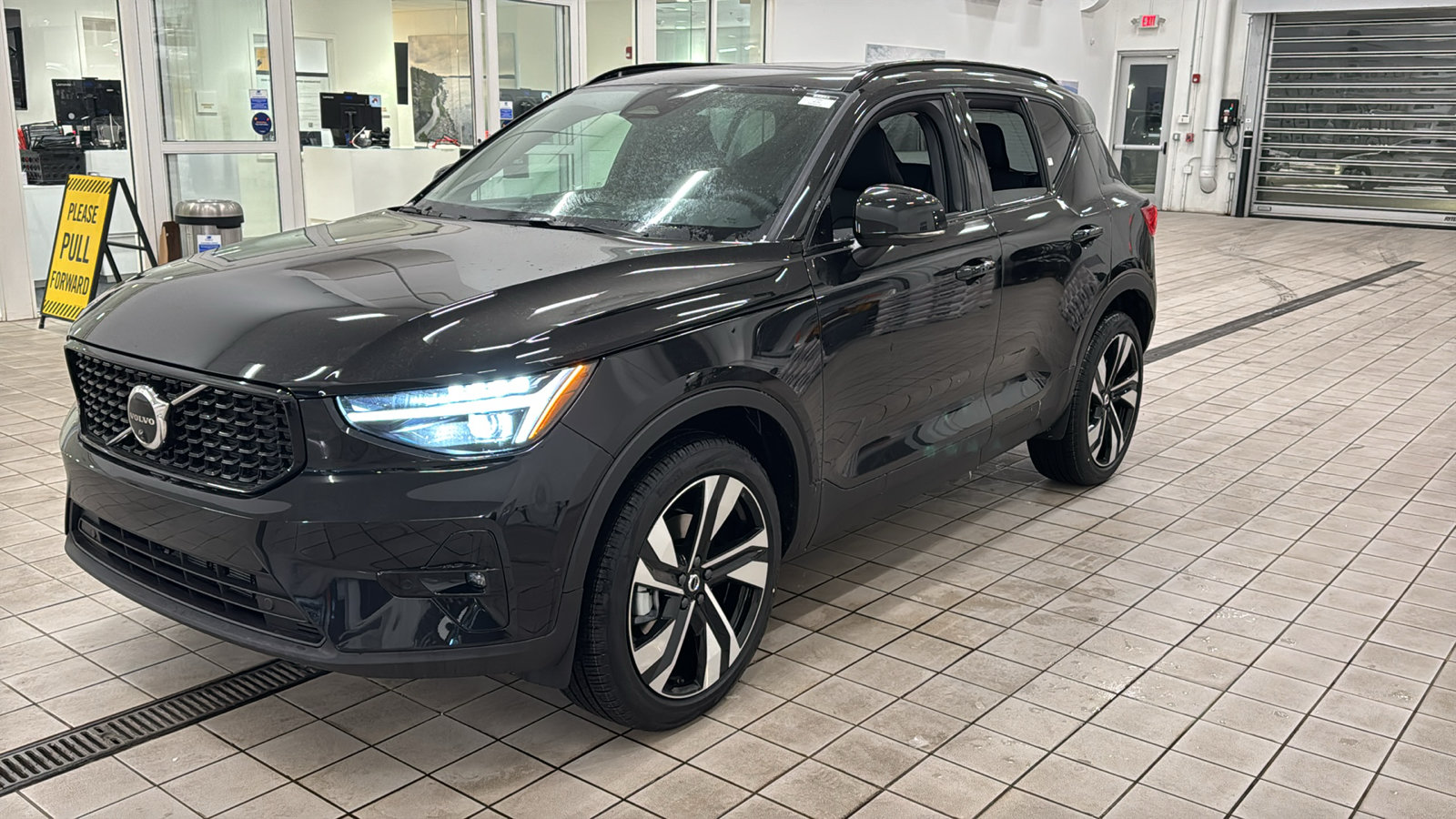 New 2026 Volvo XC40 B5 Ultra w/ Climate Package AWD/4WD image 9