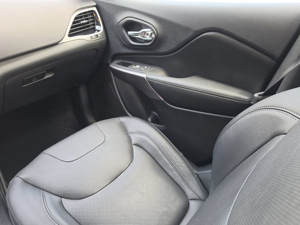 Certified 2019 Jeep Cherokee Limited FWD image 16