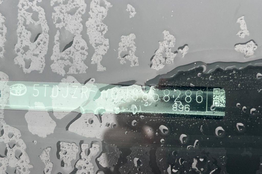 Used 2018 Toyota Highlander XLE image 3