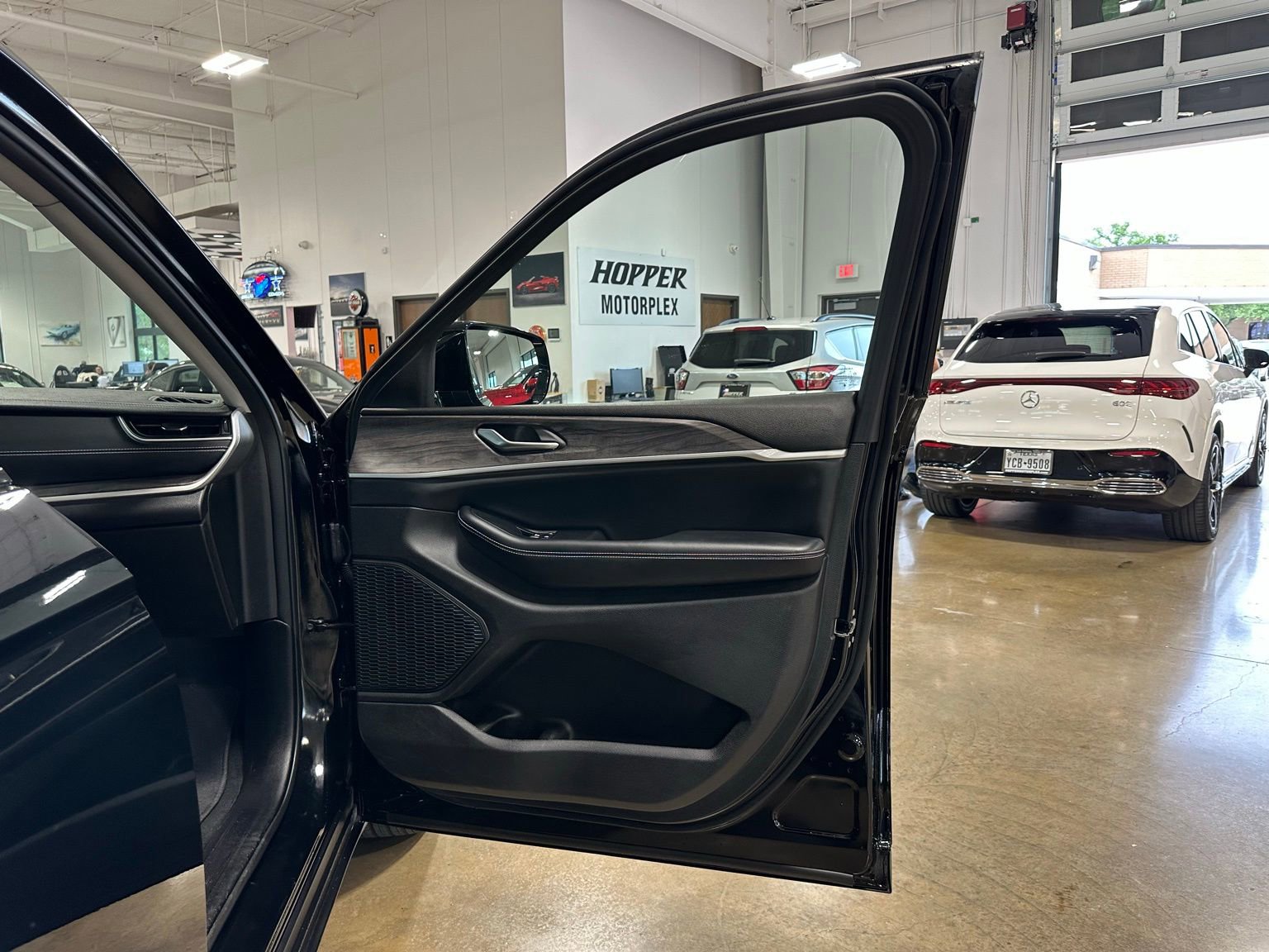 Used 2023 Jeep Grand Cherokee Limited w/ Luxury Tech Group II AWD/4WD image 44