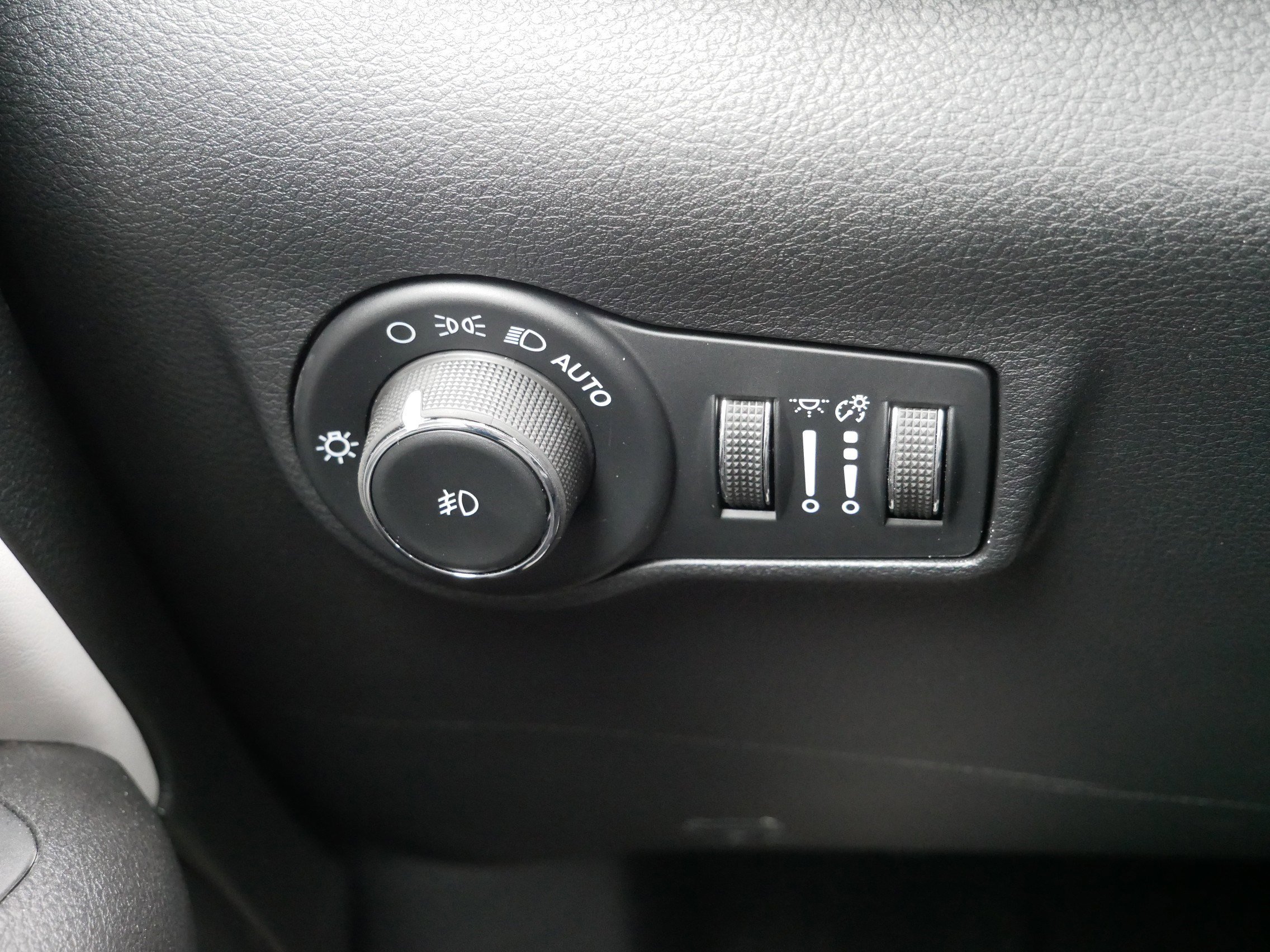 New 2026 Jeep Compass Limited image 15