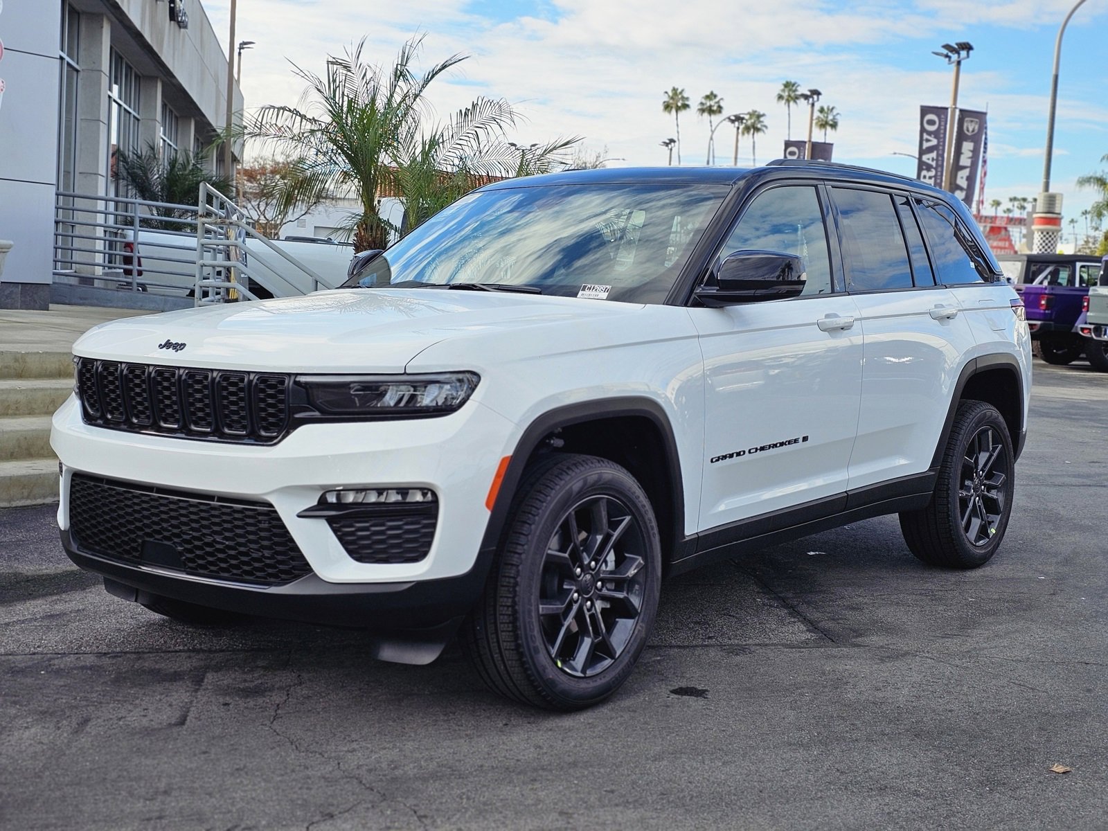 New 2025 Jeep Grand Cherokee Limited image 3