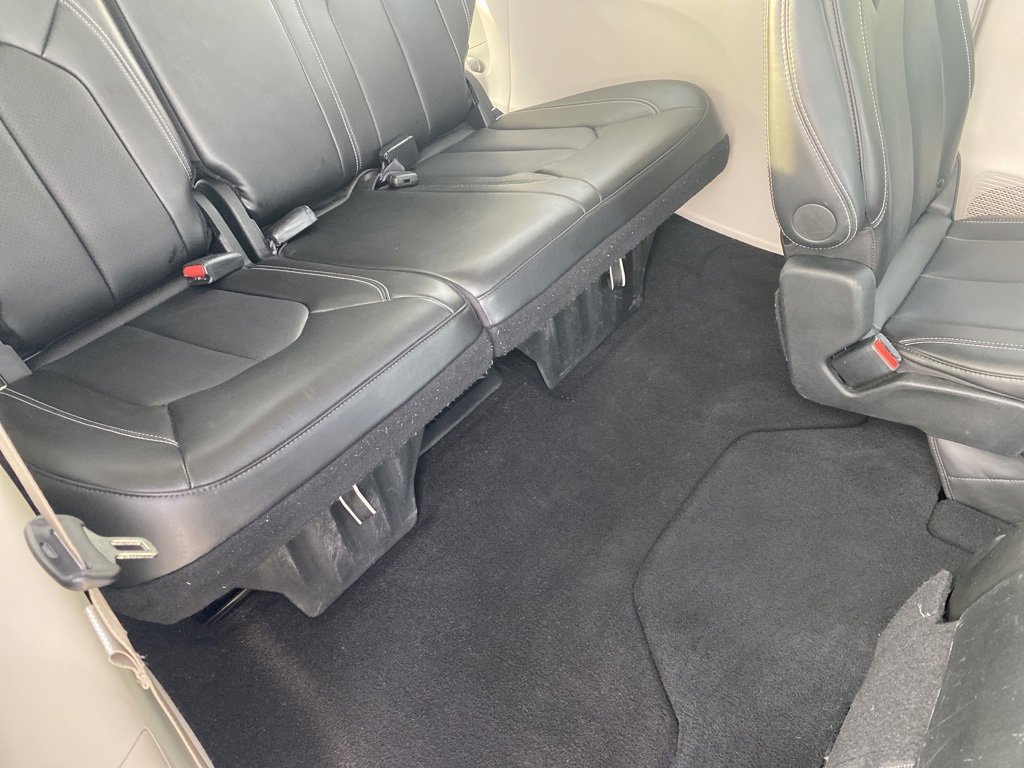 Used 2024 Chrysler Pacifica Touring-L image 29
