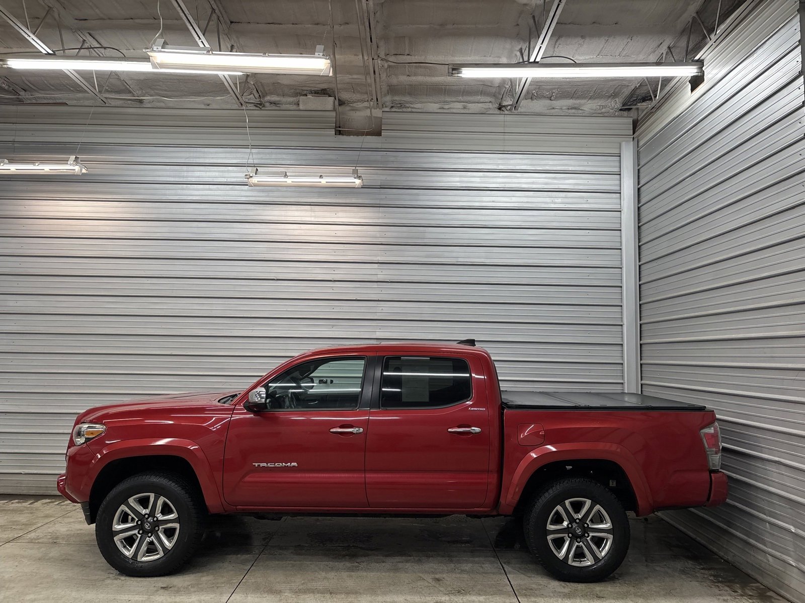 Used 2017 Toyota Tacoma Limited image 10