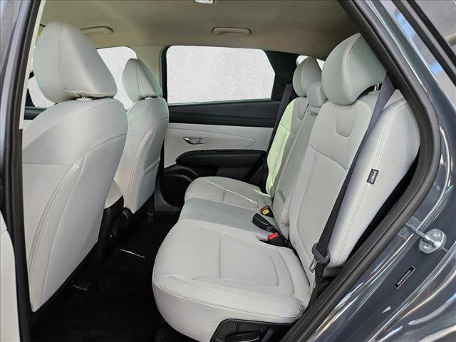 Certified 2025 Hyundai Tucson SE FWD image 16