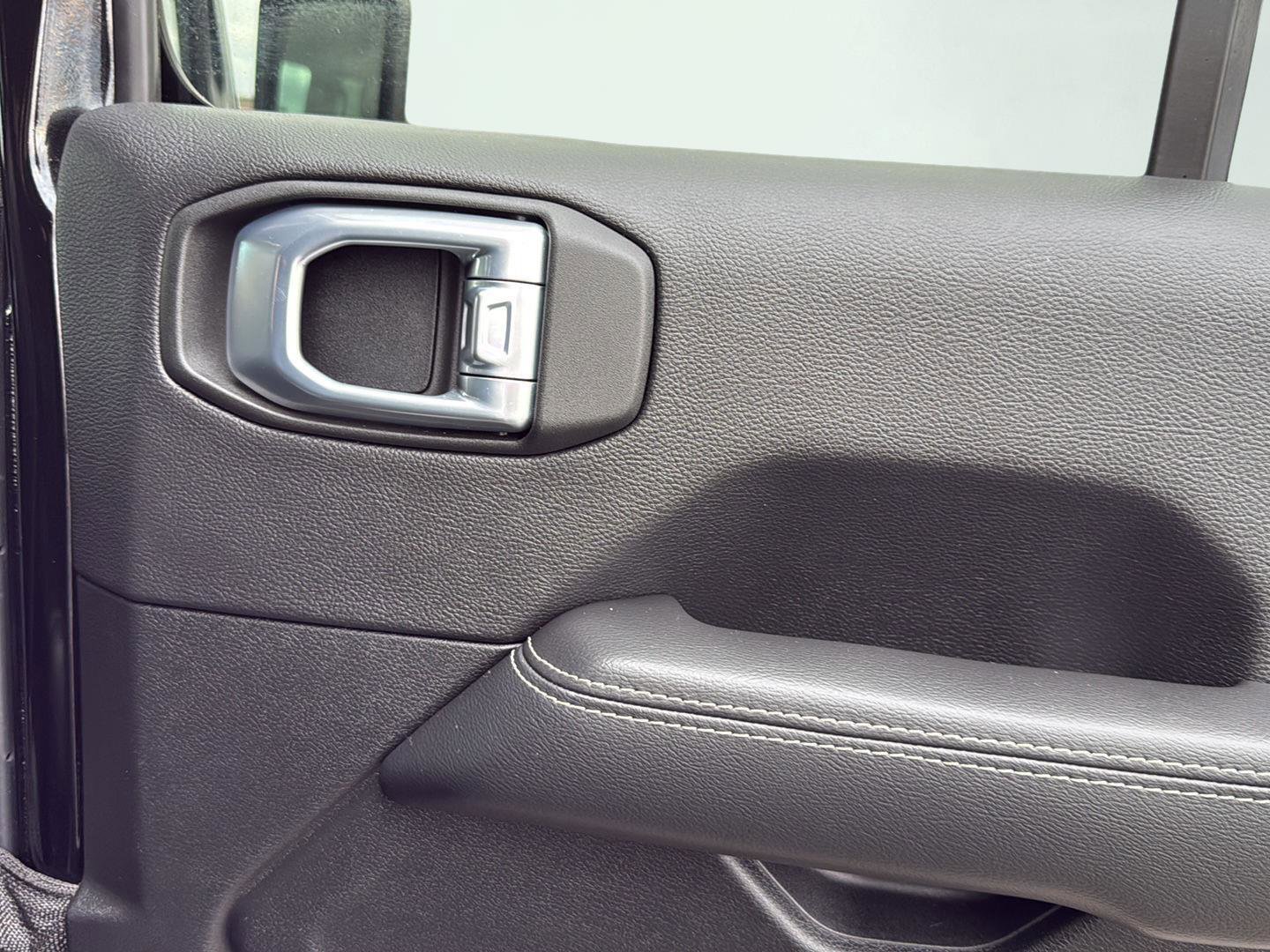 Used 2021 Jeep Wrangler Unlimited Sahara w/ Cold Weather Group image 27