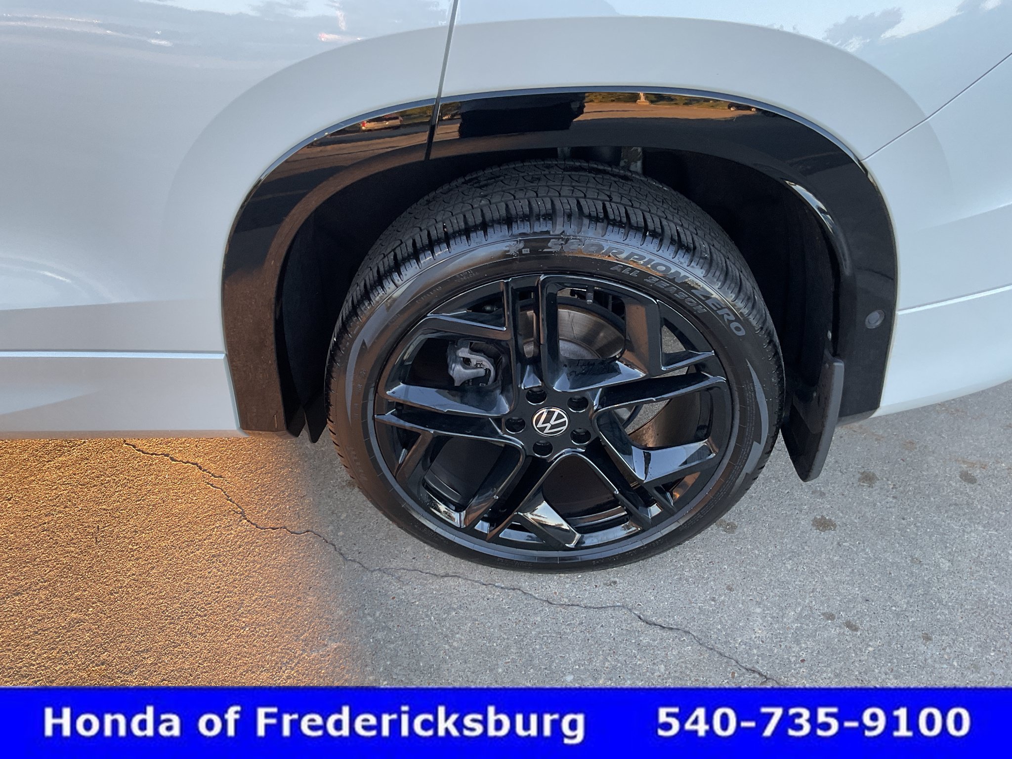 Used 2025 Volkswagen Tiguan SE R-Line AWD/4WD image 11