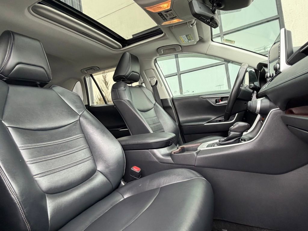 Used 2020 Toyota RAV4 Limited image 21