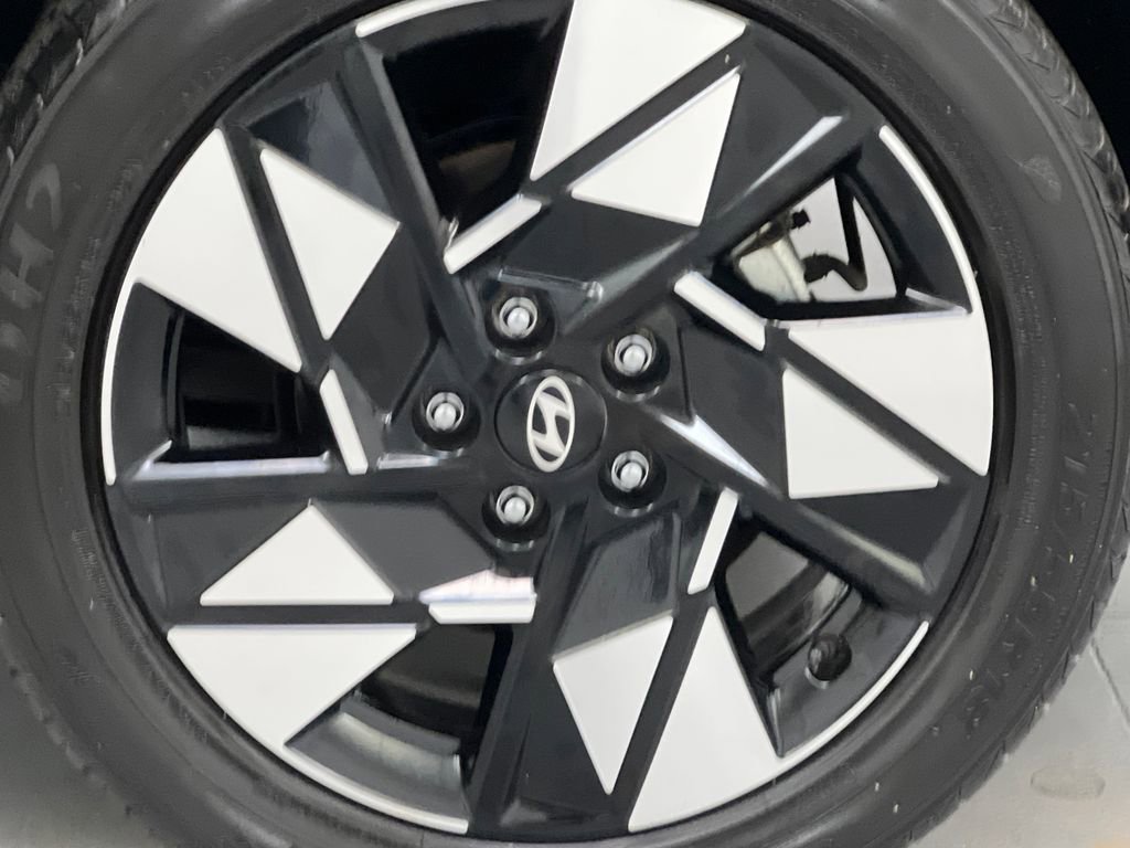 Used 2025 Hyundai Kona SEL FWD image 58