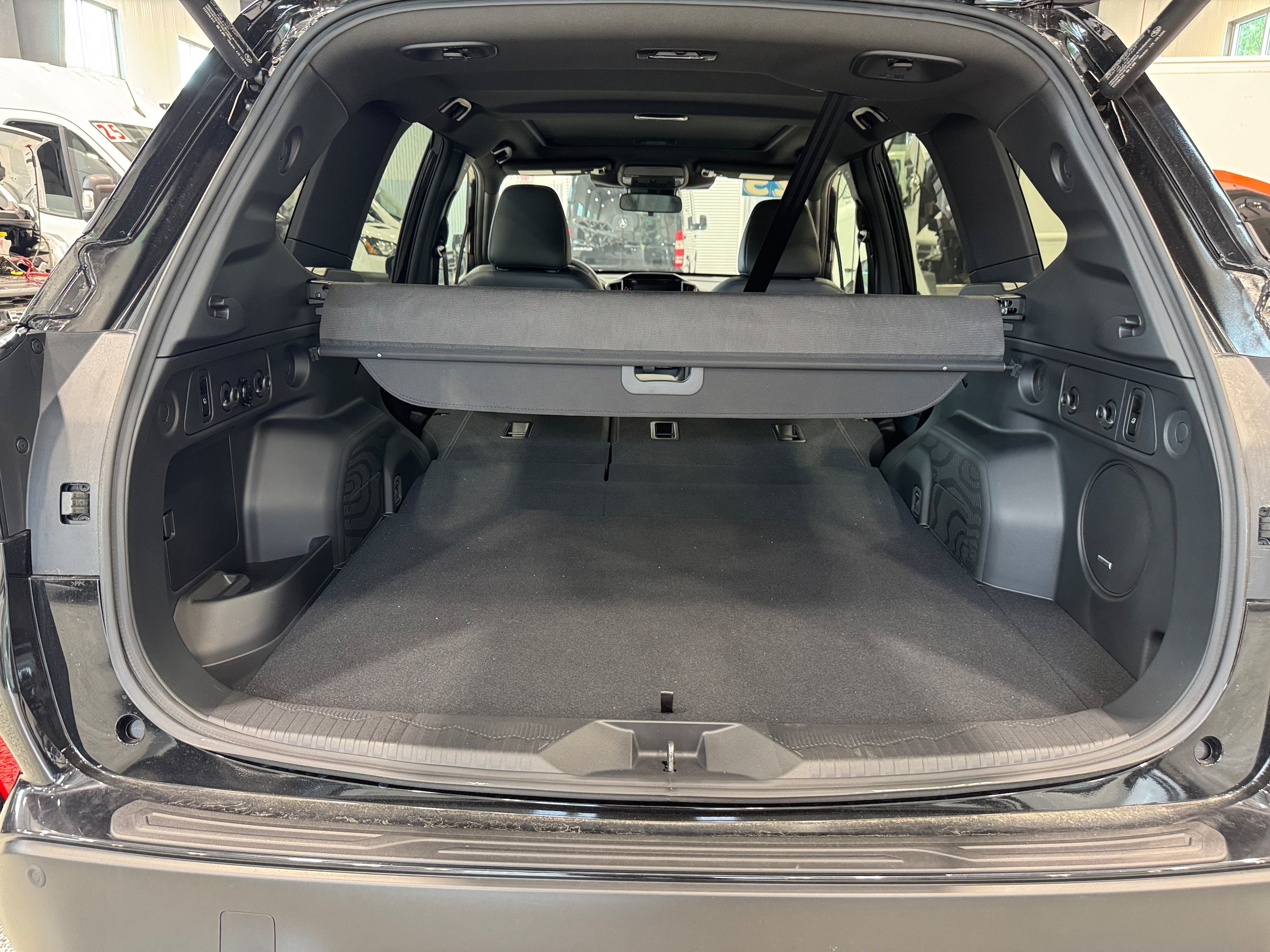 Used 2025 Subaru Forester Limited AWD/4WD image 9