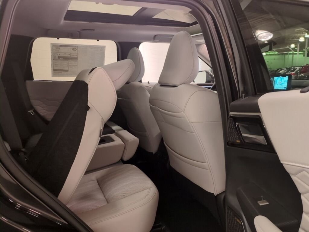 New 2025 Mitsubishi Outlander SEL image 12