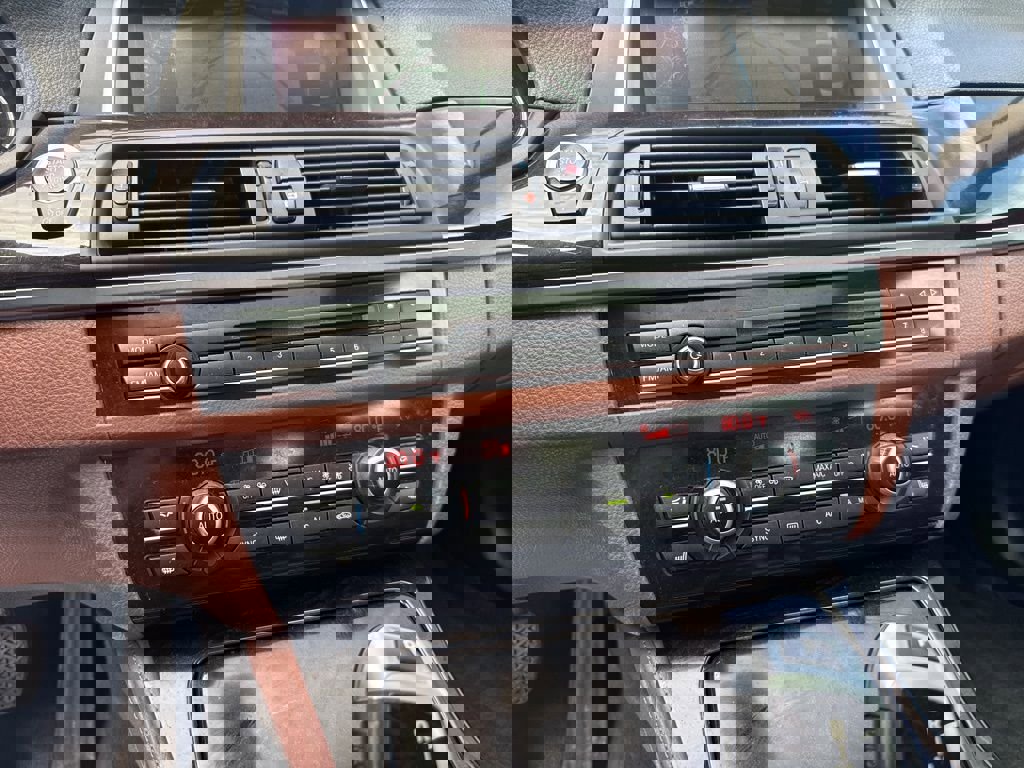 Used 2014 BMW 528i xDrive Sedan image 16