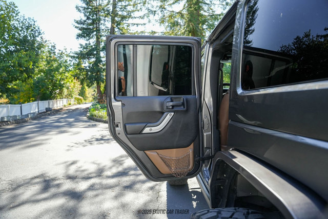 Used 2016 Jeep Wrangler Unlimited Rubicon w/ Connectivity Group image 22