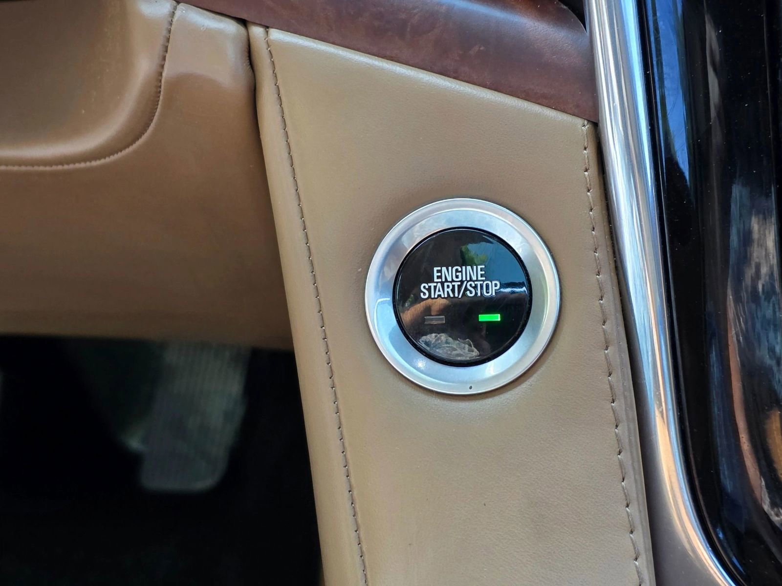 Used 2016 Cadillac Escalade ESV Platinum RWD image 17