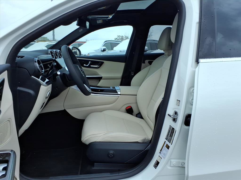 Used 2026 Mercedes-Benz GLC 300 4MATIC image 11