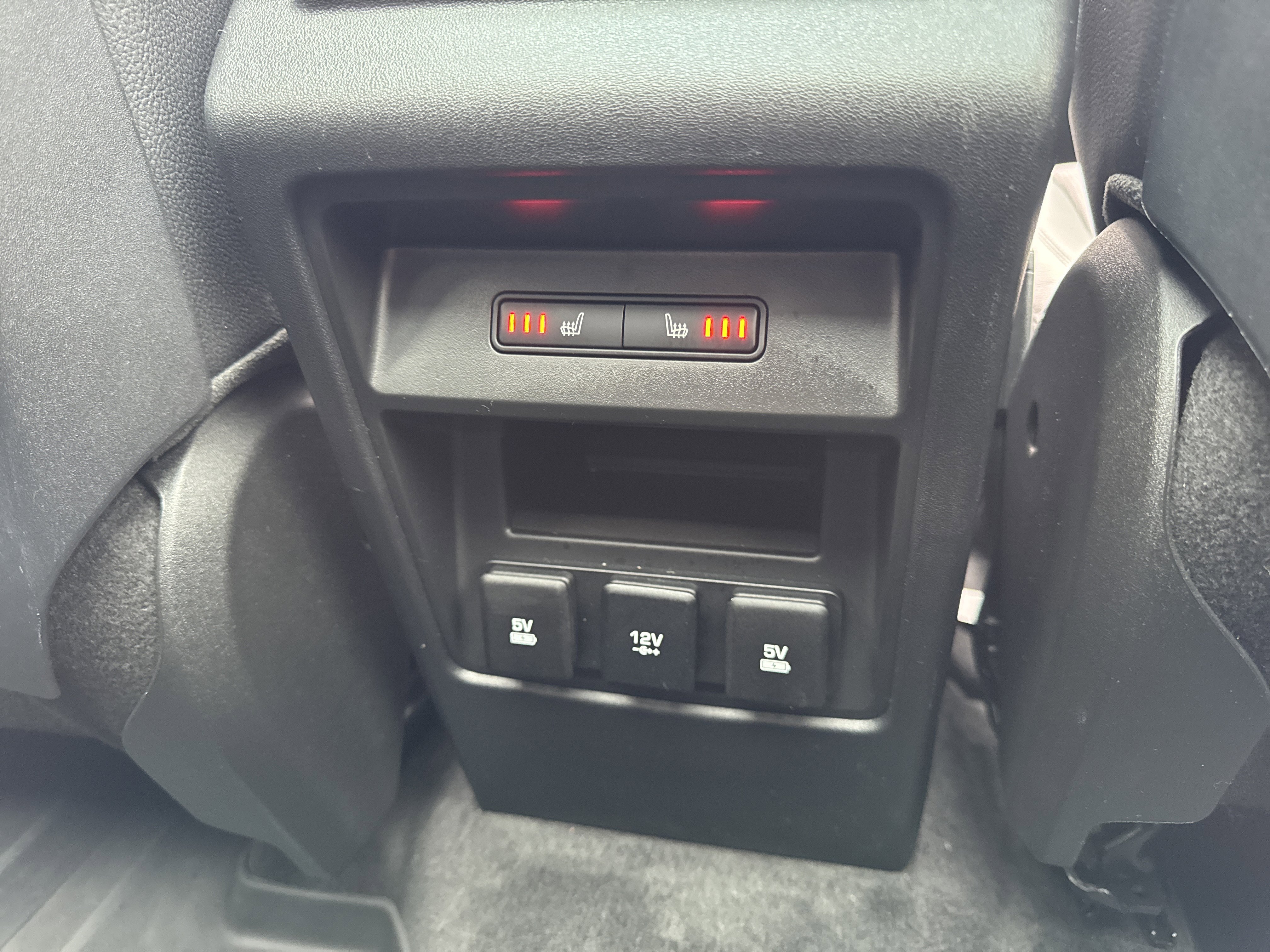 Used 2019 Land Rover Discovery Sport HSE AWD/4WD image 27