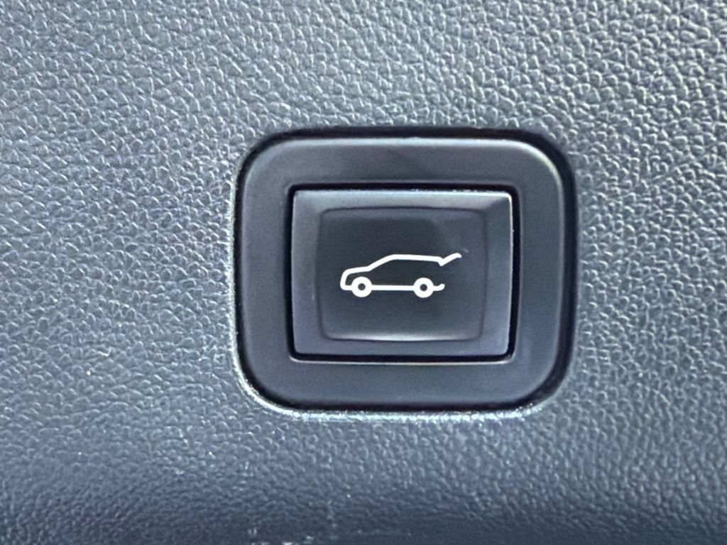 Used 2021 Chevrolet Tahoe Z71 w/ Z71 Signature Package AWD/4WD image 19