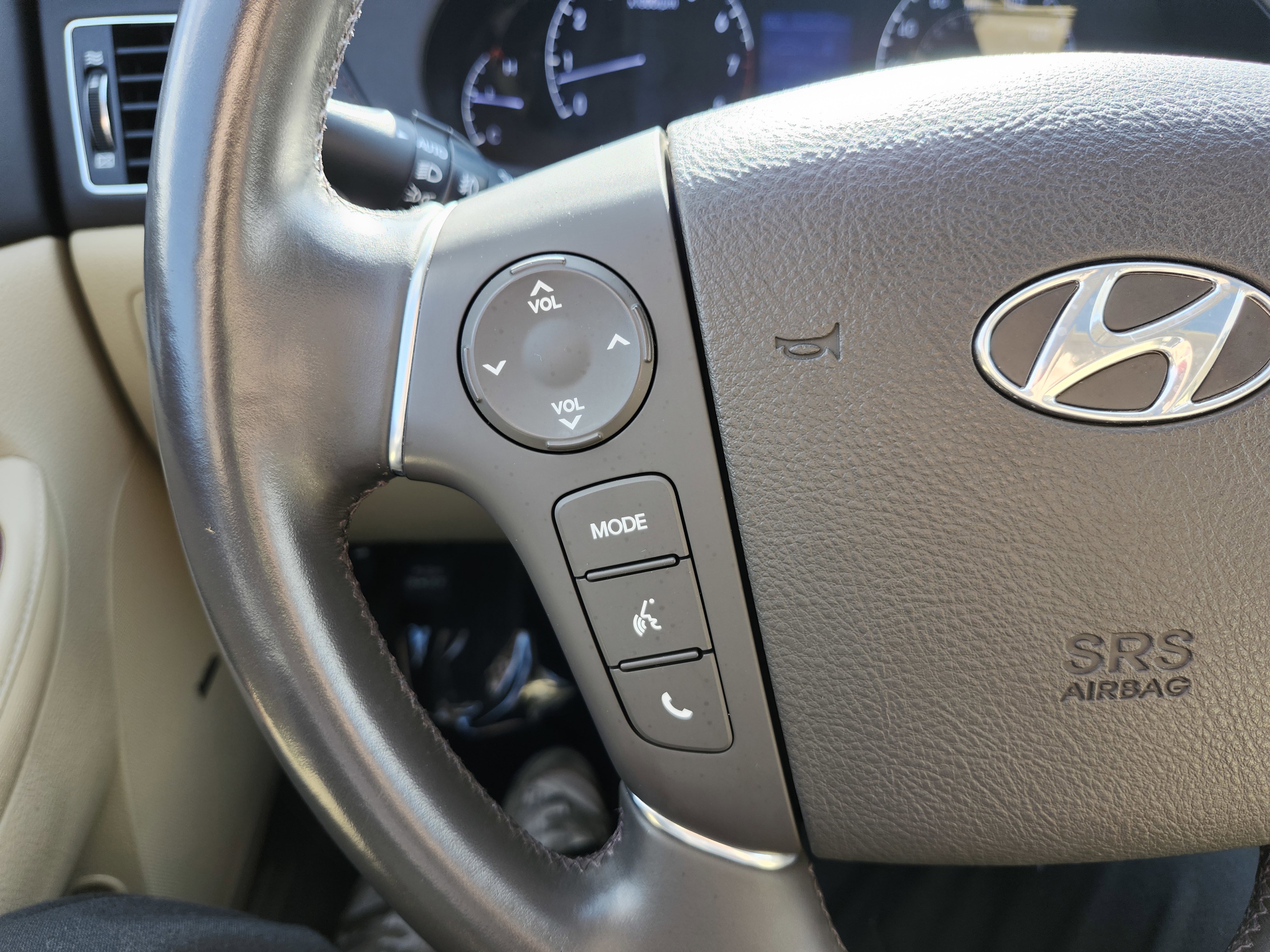 Used 2013 Hyundai Genesis 3.8 w/ Premium Pkg image 35