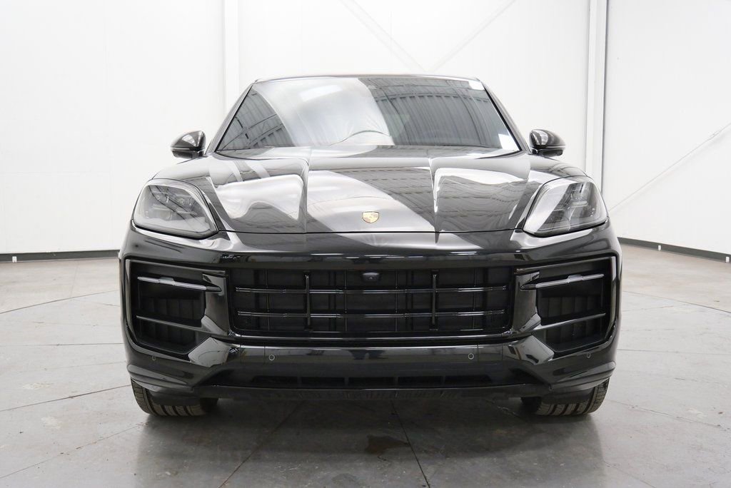 Used 2025 Porsche Cayenne GTS image 2