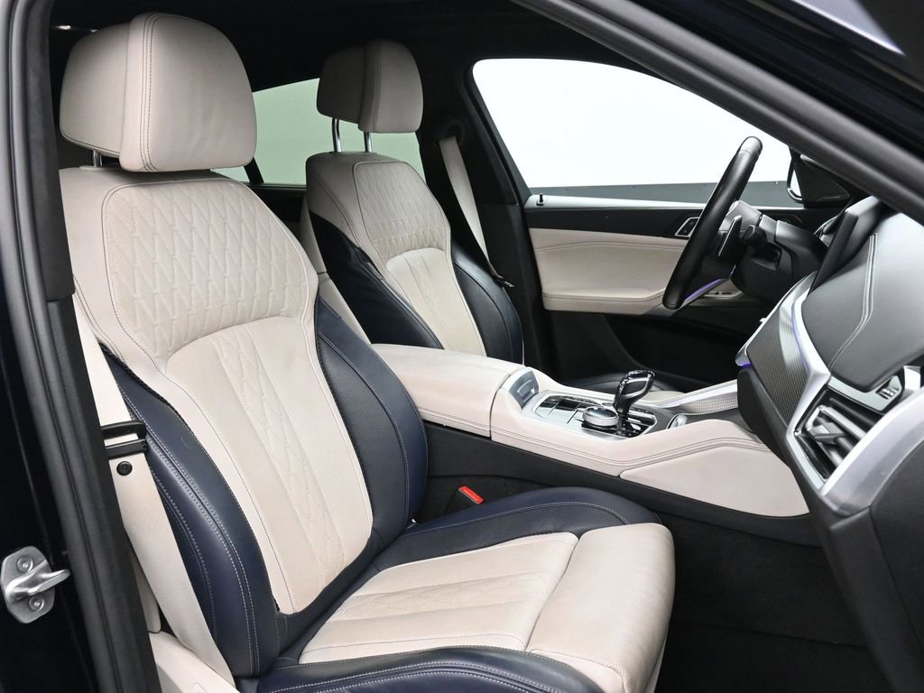 Used 2022 BMW X6 M50i w/ Executive Package image 17