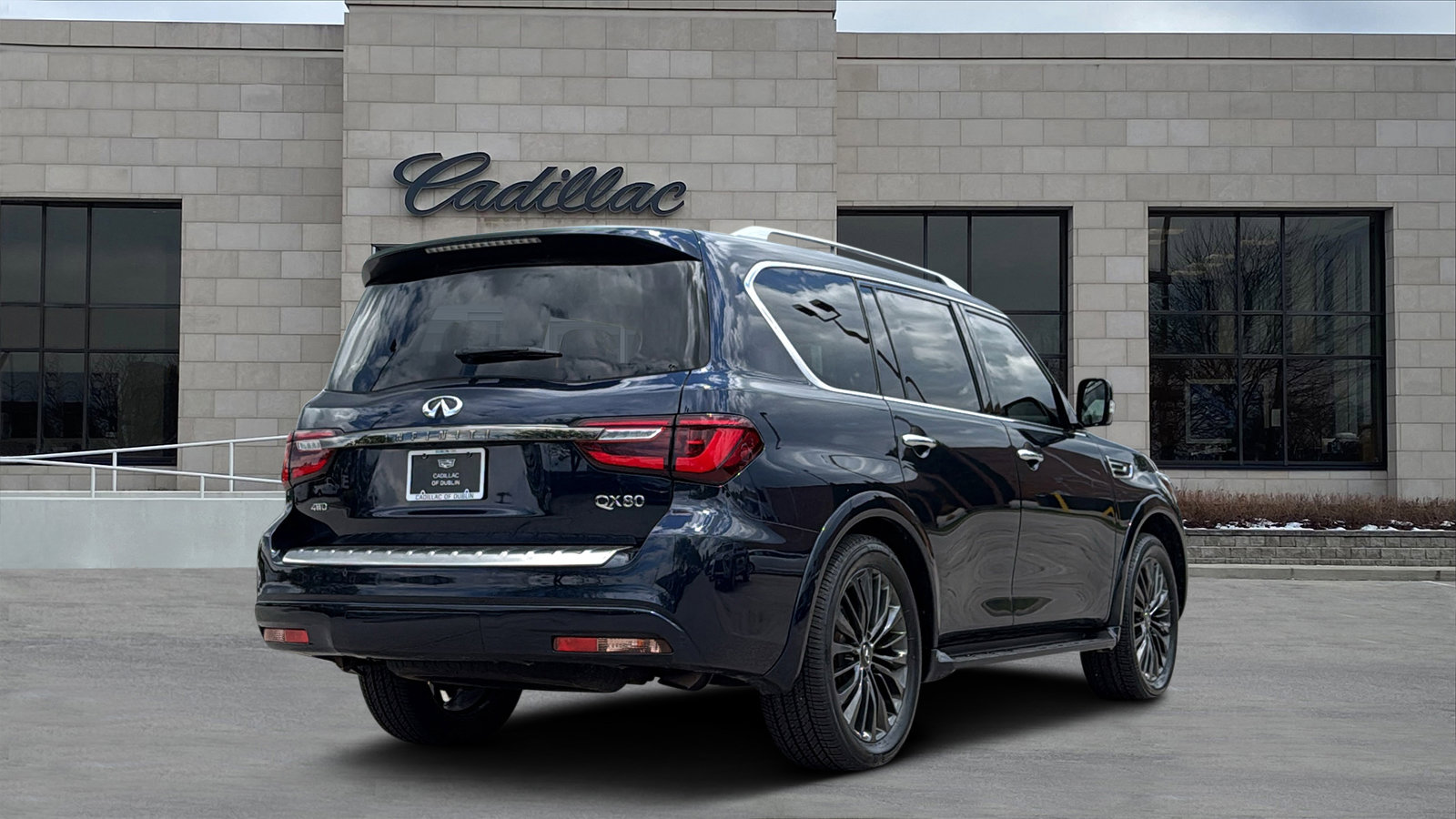 Used 2021 INFINITI QX80 Premium Select w/ All-Season Package AWD/4WD image 3