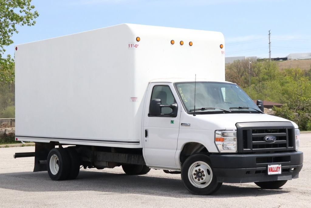 Used 2023 Ford E-450 and Econoline 450 Super Duty RWD image 2