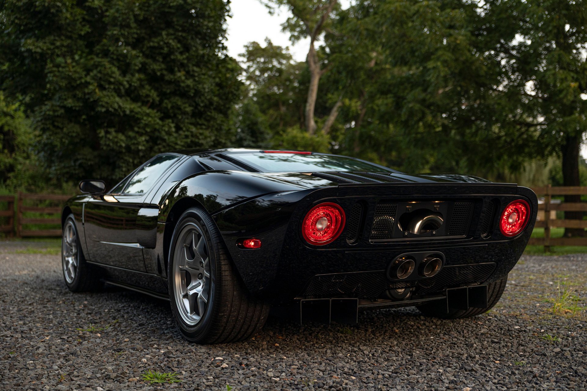 Used 2006 Ford GT RWD image 18