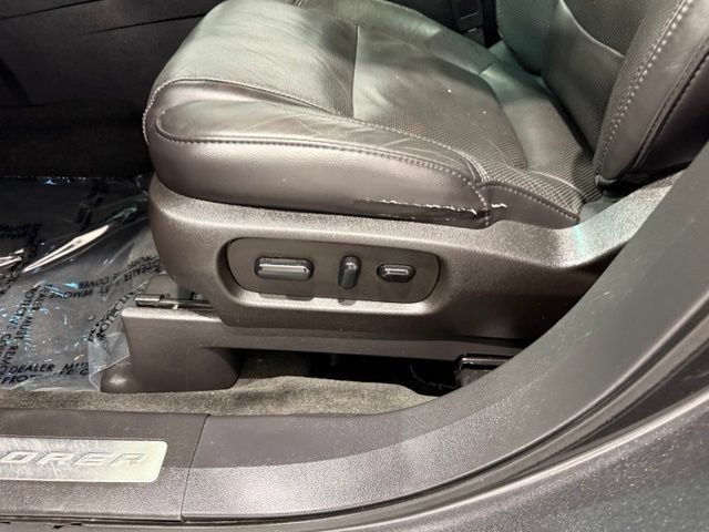 Used 2015 Ford Explorer Limited w/ Equipment Group 302A AWD/4WD image 15