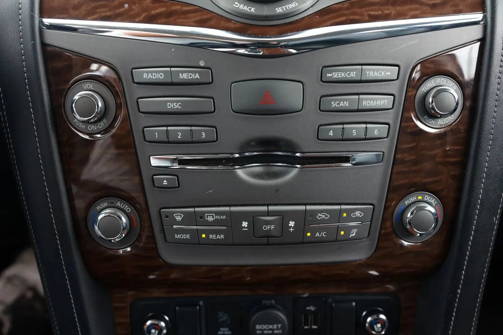 Used 2019 Nissan Armada Platinum w/ Captain's Chairs Package RWD image 38