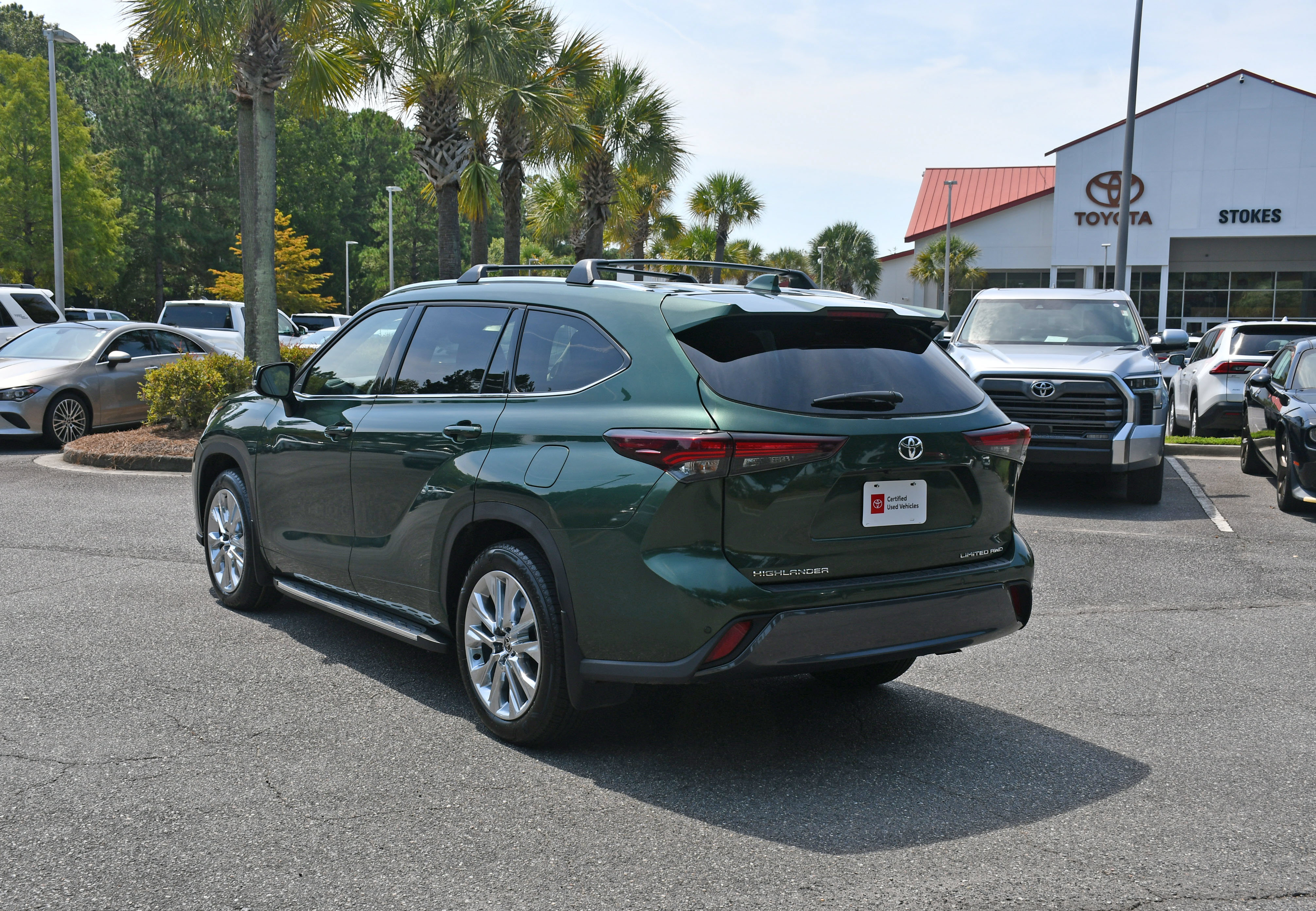 Certified 2025 Toyota Highlander LE AWD/4WD image 3